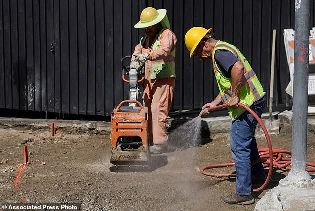 Unprecedented Extreme Weather Hits U.S.: Heatwaves in Arizona, Blizzards in Michigan