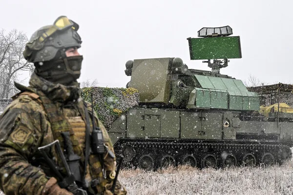 Russian Air Defenses Intercept 10 Ukrainian Drones Over Cherepovets Amid Western Border Tensions