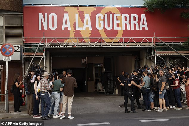 Civil Guard raids Socialist Party offices in Madrid corruption probe.